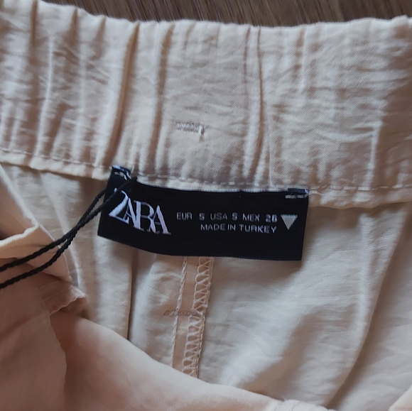 Nwt zara | pleated beige shorts - Picture 3 of 5